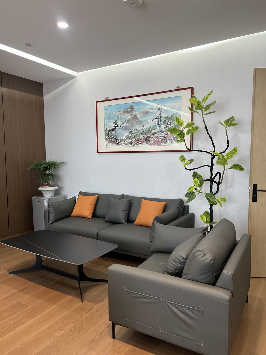 新中式茶室:实木大茶台配圈椅
