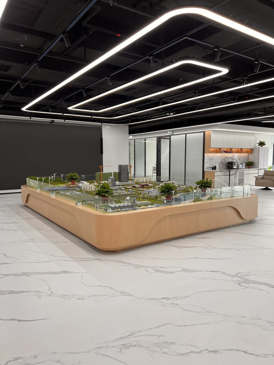 沙盘展厅:定制沙盘底座与几何灯带